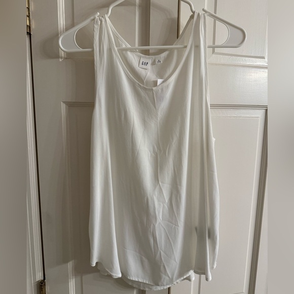 Gap flowy tank - Picture 1 of 4